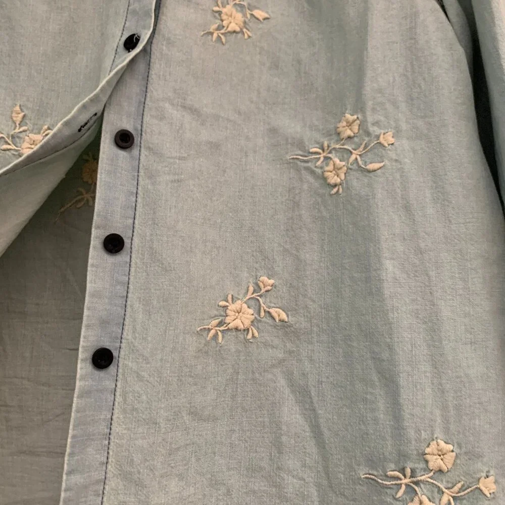 THE GREAT. Denim Embroidered Floral Blouse size 0 - Picture 2 of 3